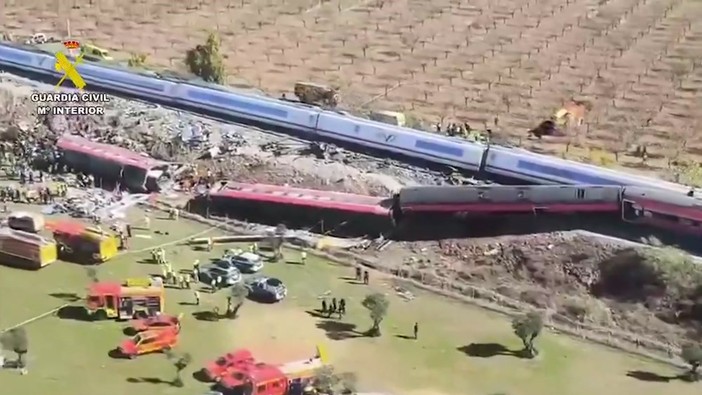 Scontro treni in Spagna, le immagini dall'alto dell'incidente a Toledo