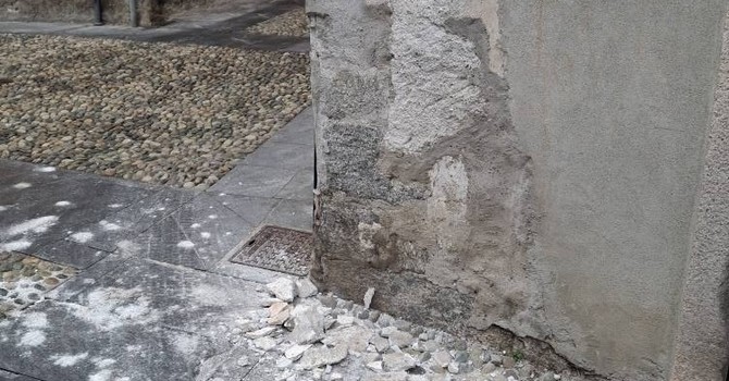 Pallanza, calcinacci in via Santo Stefano