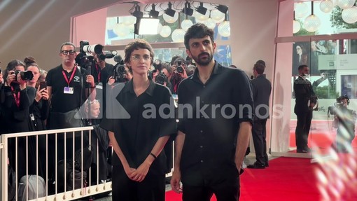 Venezia 83, i registi del documentario "Naza" accolti dal coro "Free Palestine"