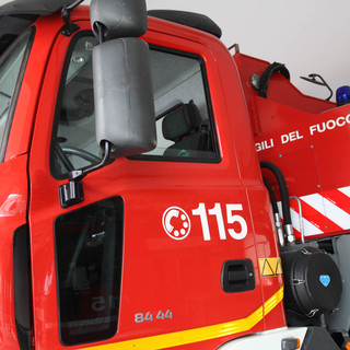 Sposta una griglia di aerazione e precipita per cinque metri: un ferito a Casale Corte Cerro