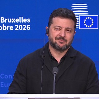 "Si sente il capro espiatorio di Trump?", il silenzio di Zelensky diventa un siparietto