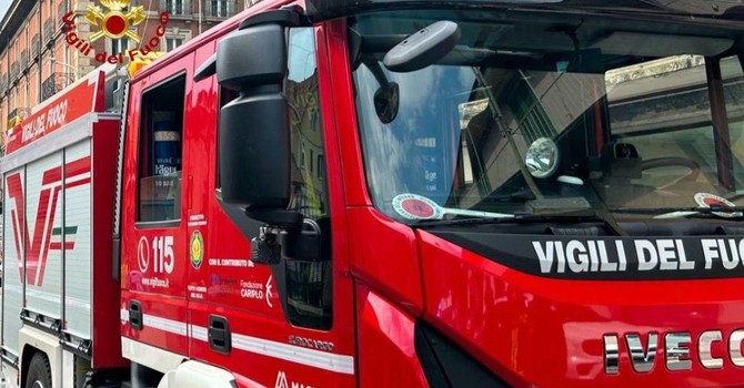 Incidente a Casale Corte Cerro, auto si ribalta e danneggia una tubatura del gas