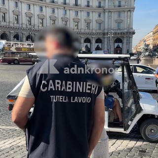 Golf car, blitz dei carabinieri del Nucleo ispettorato del lavoro: il video dei controlli a Roma Golf car, blitz dei carabinieri del Nucleo ispettorato del lavoro: il video dei controlli a Roma