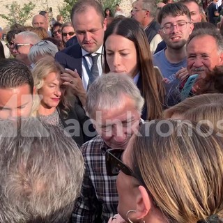 Meloni nelle Marche, bagno di folla ad Ascoli Piceno
