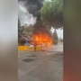 Proteste degli studenti in Francia, le immagini di un bus in fiamme a Marsiglia