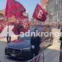 Baresi, feretro accolto dai cori della Curva Sud: "C'è solo un capitano" Baresi, feretro accolto dai cori della Curva Sud: "C'è solo un capitano"
