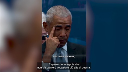 Michelle Obama fa commuovere Barack, il video dell'omaggio a Chicago Michelle Obama fa commuovere Barack, il video dell'omaggio a Chicago