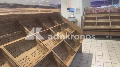 Sciopero autotrasportatori, scaffali vuoti in un supermercato a Palermo