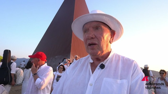 Antonio Presti al Rito della Luce a Fiumara d'Arte: "I giovani devono tornare ad avere la visione del futuro" Antonio Presti al Rito della Luce a Fiumara d'Arte: "I giovani devono tornare ad avere la visione del futuro"