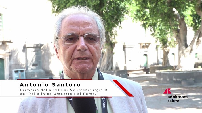 Tumori della base cranica, Santoro: "Nuove tecniche e nuove tecnologie hanno aiutato molto la rimozione di questi tumori" Tumori della base cranica, Santoro: "Nuove tecniche e nuove tecnologie hanno aiutato molto la rimozione di questi tumori"