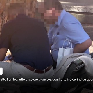 Spionaggio per la Russia, il video: ecco come agiva l'ex 007 italiano Spionaggio per la Russia, il video: ecco come agiva l'ex 007 italiano