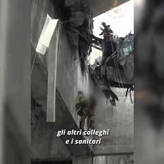 Otto anni fa il crollo del Ponte Morandi, il ricordo del vigile del fuoco: "Sembrava caduta una bomba"