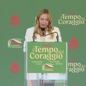 Meloni: "Norma per tetto a studenti stranieri in classe e divieto di burqa e nikab" Meloni: "Norma per tetto a studenti stranieri in classe e divieto di burqa e nikab"