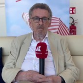 Robert Powell ricorda il suo 'Gesù di Nazareth' con Zeffirelli: "Sul set una truccatrice scoppiò a piangere" Robert Powell ricorda il suo 'Gesù di Nazareth' con Zeffirelli: "Sul set una truccatrice scoppiò a piangere"
