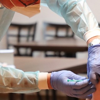 Al via le nuove campagne di vaccinazione anti influenza e anti covid
