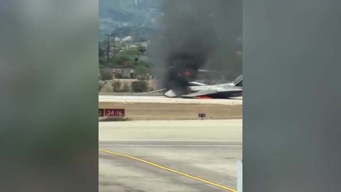 Grecia, caccia F-16 prende fuoco dopo atterraggio di emergenza a Zante