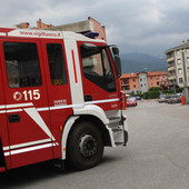 Auto in fiamme sull’A26, chiusi due tratti autostradali