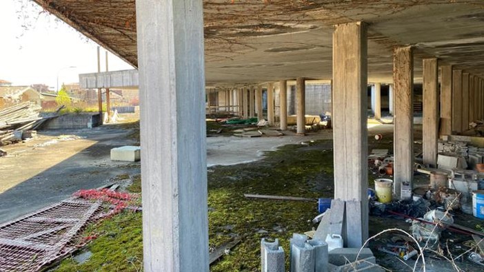 L'ex parcheggio di via Raffaello Sanzi L'ex parcheggio di via Raffaello Sanzi