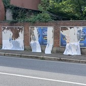 I manifesti strappati in città I manifesti strappati in città