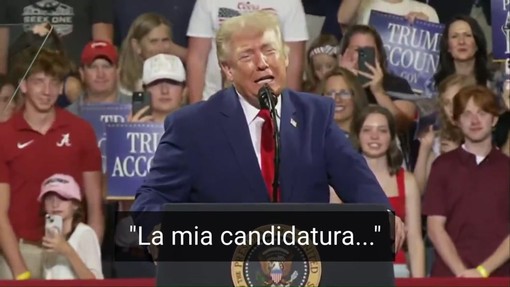 Trump e lo scherzo al comizio: "Annuncio la mia candidatura..."