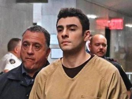 Luigi Mangione, processo rinviato dopo la dichiarazione di colpevolezza Luigi Mangione, processo rinviato dopo la dichiarazione di colpevolezza