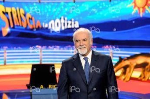 Torna Striscia, Ricci a tutto campo. Da Signorini a Affari tuoi, la conferenza show