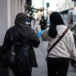 L'Austria vuole vietare il velo alle studentesse under 14: "Favorisce immagine distorta del corpo" L'Austria vuole vietare il velo alle studentesse under 14: "Favorisce immagine distorta del corpo"
