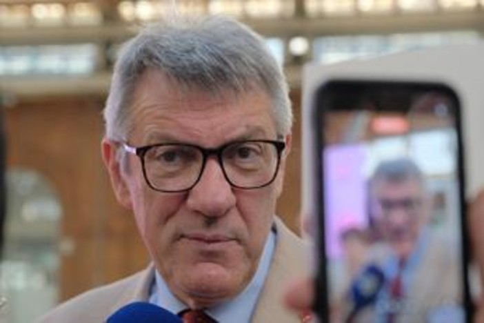 Lavoro, Landini: "Importante proposta unitaria Cgil, Cisl e Uil su contratti e rappresentanza" Lavoro, Landini: "Importante proposta unitaria Cgil, Cisl e Uil su contratti e rappresentanza"