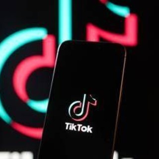 TikTok, accordo su cessione ramo Usa. Trump: "Felice di averla salvata". E ringrazia Xi