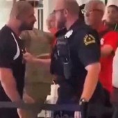 Mondiali, Egitto arriva a Dallas: 'rissa' con polizia all'aeroporto Mondiali, Egitto arriva a Dallas: 'rissa' con polizia all'aeroporto