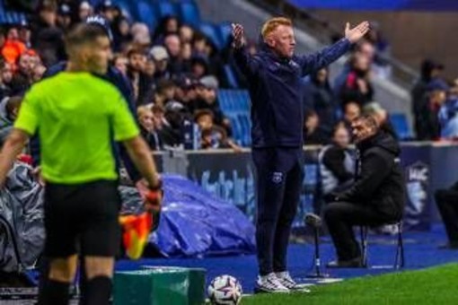 Ligue 1, scandalo arbitrale: la tecnologia scambia il guanto del portiere per il pallone e convalida una rete Ligue 1, scandalo arbitrale: la tecnologia scambia il guanto del portiere per il pallone e convalida una rete