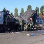 Tir in fiamme sulla Tangenziale ovest di Milano all'altezza di Rozzano, carreggiata chiusa Tir in fiamme sulla Tangenziale ovest di Milano all'altezza di Rozzano, carreggiata chiusa