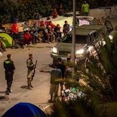 Ceuta, video mostrano militari picchiare migranti: il governo spagnolo apre un'inchiesta Ceuta, video mostrano militari picchiare migranti: il governo spagnolo apre un'inchiesta