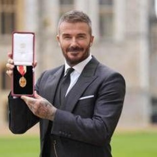 Beckham è 'Sir', re Carlo lo nomina Cavaliere per &quot;i servigi resi allo sport e alla beneficenza&quot;