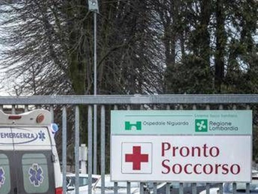 Trovato neonato abbandonato in un sacchetto della spesa a Cinisello, trasportato in codice rosso in ospedale Trovato neonato abbandonato in un sacchetto della spesa a Cinisello, trasportato in codice rosso in ospedale
