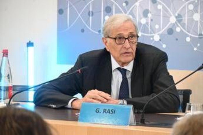 Farmaci, Rasi: &quot;In Italia soluzione modello per incentivare nuovi antibiotici&quot;