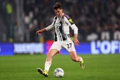 Cambiaso trattiene Ekkelenkamp, arbitro non fischia rigore: proteste in Udinese-Juventus Cambiaso trattiene Ekkelenkamp, arbitro non fischia rigore: proteste in Udinese-Juventus