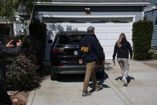 Attentato a Washington, Allen e il manifesto contro Trump: "Stop ai suoi crimini"