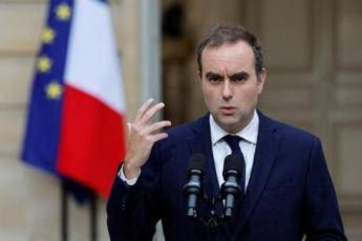 Francia, Lecornu: &quot;La mia missione è terminata, nuovo premier in 48 ore&quot;