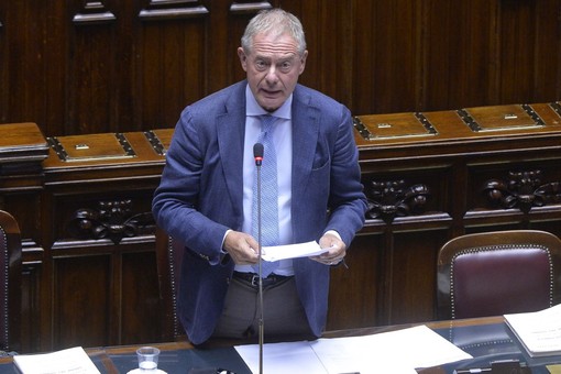 Carburanti, Urso “In caso di aumento prezzi misure specifiche e mirate”