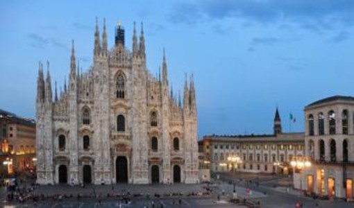 Milano, la denuncia di una 31enne: "Abusi da uno sconosciuto nel bagno di un locale" Milano, la denuncia di una 31enne: "Abusi da uno sconosciuto nel bagno di un locale"