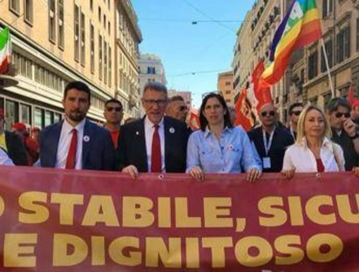1 maggio, Schlein in piazza con la Cgil: &quot;Andiamo a votare 5 sì ai referendum&quot;