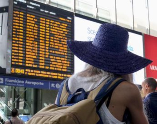Treni, rallentata tratta Napoli-Roma: linea danneggata e ritardi Treni, rallentata tratta Napoli-Roma: linea danneggata e ritardi