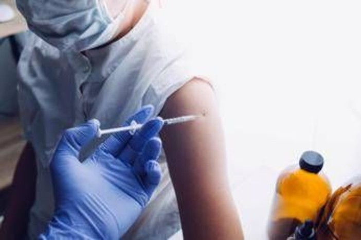 Vaccini, pediatri: "Quasi 1,8 milioni di bimbi e ragazzi indifesi contro il meningococco B"