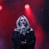 Addio a Bonnie Tyler, muore a 75 anni la voce roca del rock romantico Addio a Bonnie Tyler, muore a 75 anni la voce roca del rock romantico