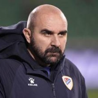 Dramma nel calcio serbo, allenatore muore durante una partita