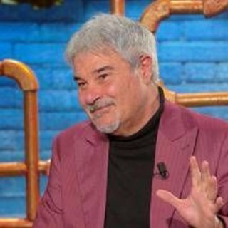 Pino Insegno si commuove a 'Ciao Maschio': &quot;Mamma mi manca ogni giorno&quot;