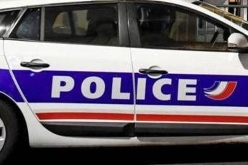 Francia, 14enne accoltella insegnante al liceo: la professoressa è grave, arrestato il ragazzo