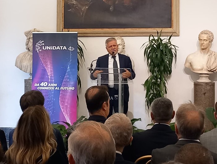 Unidata festeggia 40 anni, completato il cavo sottomarino Unitirreno Unidata festeggia 40 anni, completato il cavo sottomarino Unitirreno