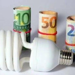 Bollette, maxi addebito sotto dicitura 'ricostruzione consumi'? Ecco cosa fare